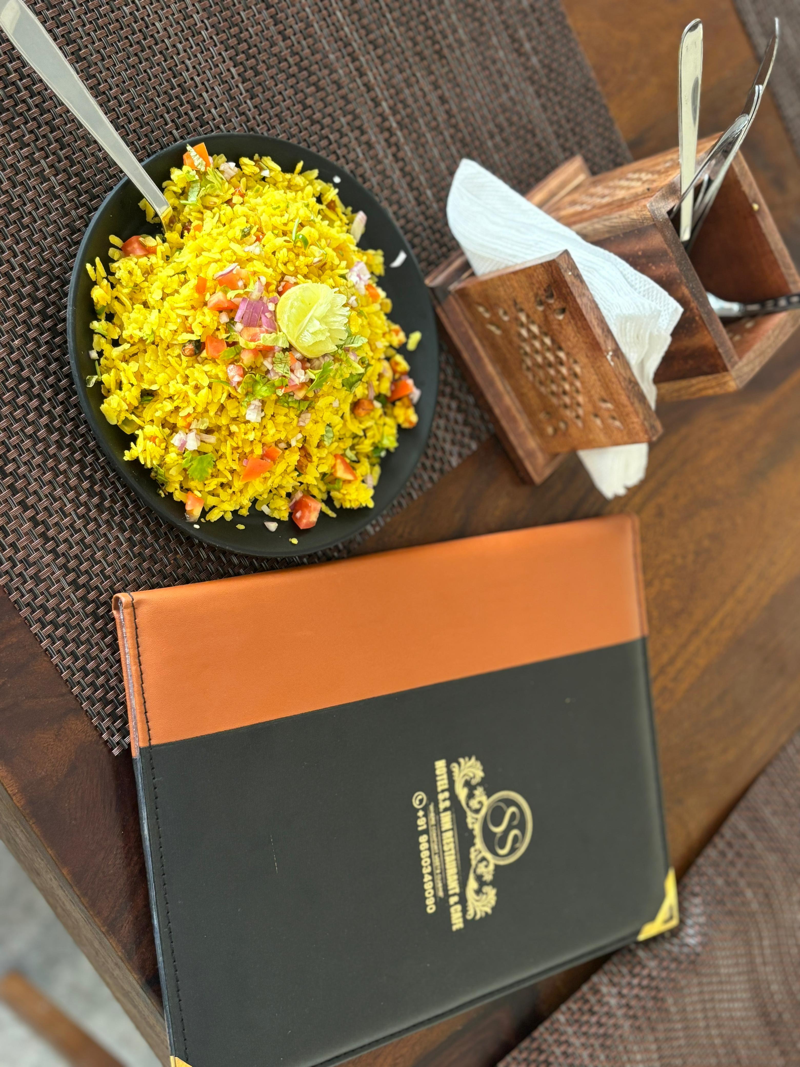 Hotel S.S. Inn Restaurant - Delicious vegetarian food presentation